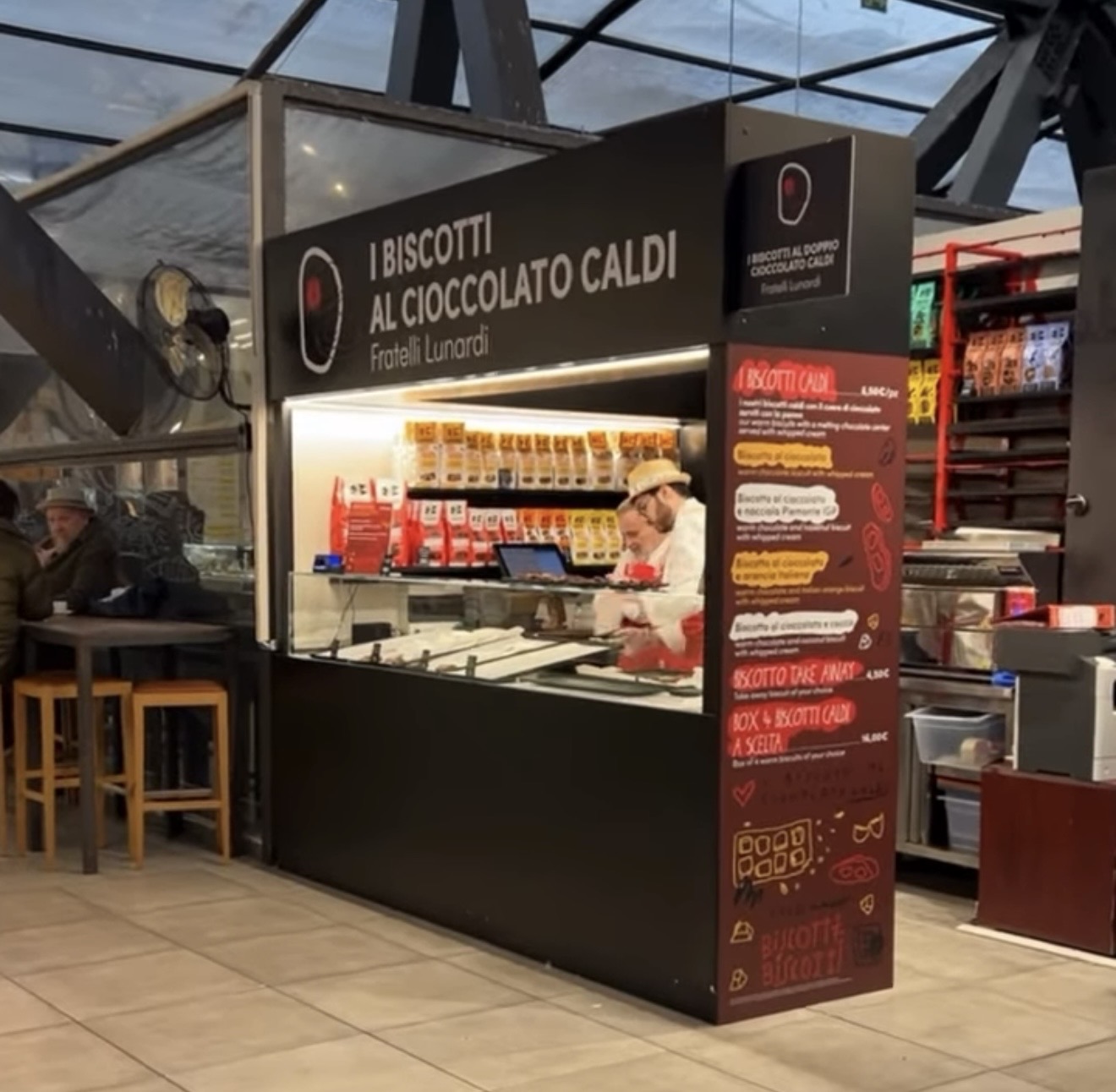 Biscotto al cioccolato caldo con panna montata al Mercato Centrale Firenze – Fratelli Lunardi